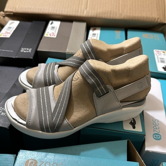 BZEES Chance Washable Strappy Sandals - Picture 6 of 7